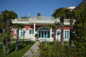 Гостиница Hotel Parco Serrone  Корато
